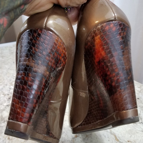 Donald J pliner bronze wedge - Picture 4 of 6